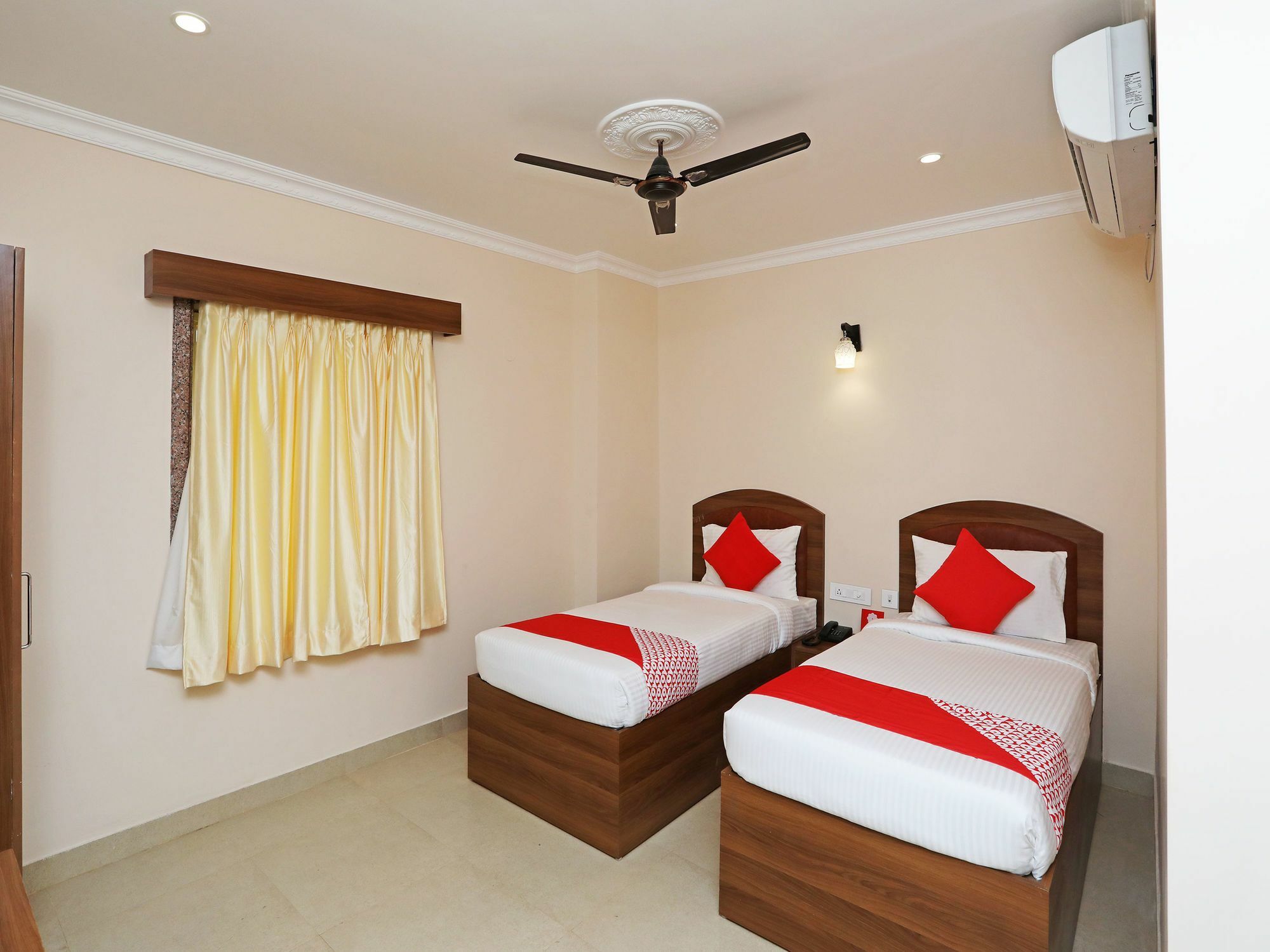 Oyo 13528 Kumud Plaza Hotell Bhubaneswar Eksteriør bilde